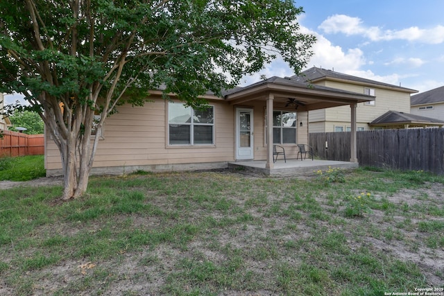 114 Arcadia Pl, Cibolo, TX 78108 - back of property with a ceiling fan and a patio