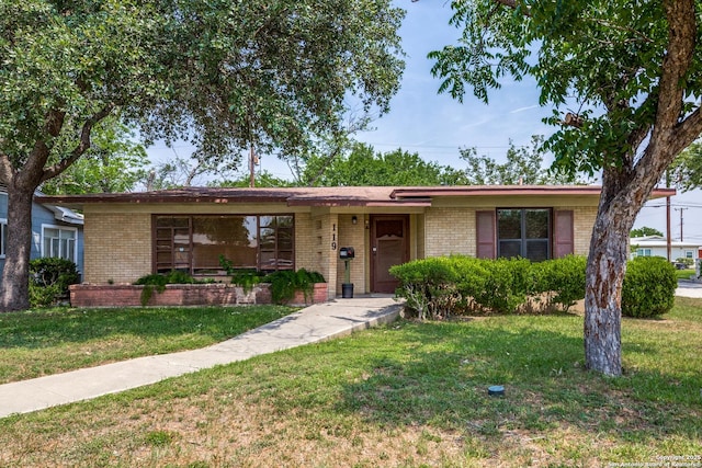 119 Janis Rae, San Antonio, TX 78201 - single story home featuring brick siding and a front yard