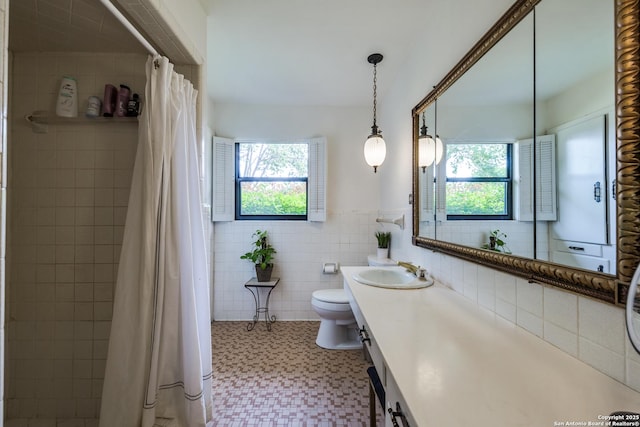119 Janis Rae, San Antonio, TX 78201 - bathroom with tile patterned floors, toilet, vanity, tiled shower, and a wainscoted wall