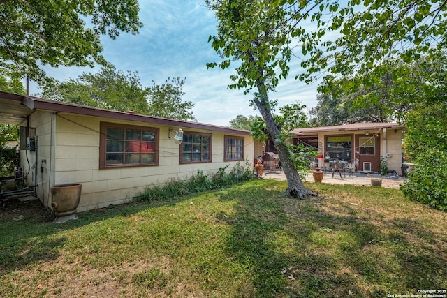 119 Janis Rae, San Antonio, TX 78201 - view of front of property with a patio area and a front lawn