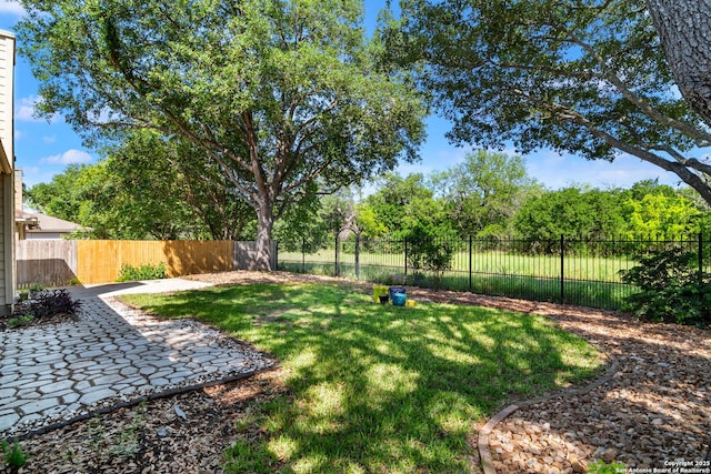 2426 Enfield Grove, San Antonio, TX 78231 - view of yard with a patio area