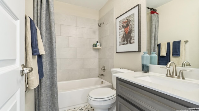 4207 Colina Crst, San Antonio, TX 78261 - bathroom with toilet, shower / bath combo, and vanity