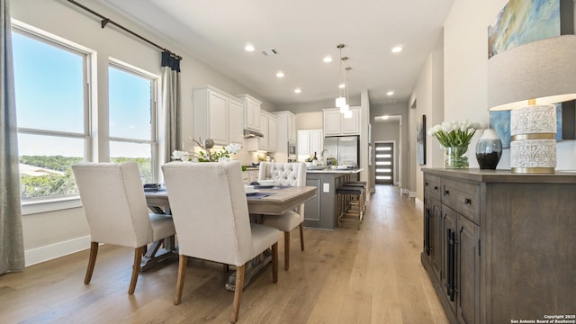4207 Colina Crst, San Antonio, TX 78261 - dining space featuring baseboards, light wood-style flooring, and recessed lighting