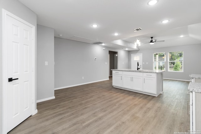 519 W Mitchell, San Antonio, TX 78204 - kitchen featuring open floor plan, a sink, light wood finished floors, baseboards, and recessed lighting