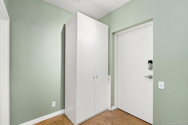 1115 S Alamo St Unit 2211, San Antonio, TX 78210 - unfurnished bedroom with a closet