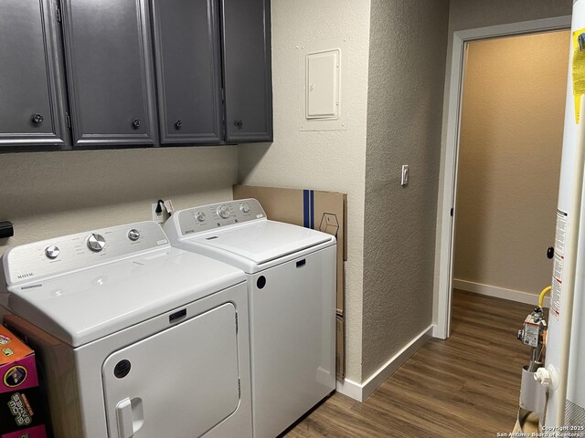 326 Riverview, Mcqueeney, TX 78123 - laundry area with washing machine and clothes dryer, baseboards, dark wood-type flooring, cabinet space, and a textured wall