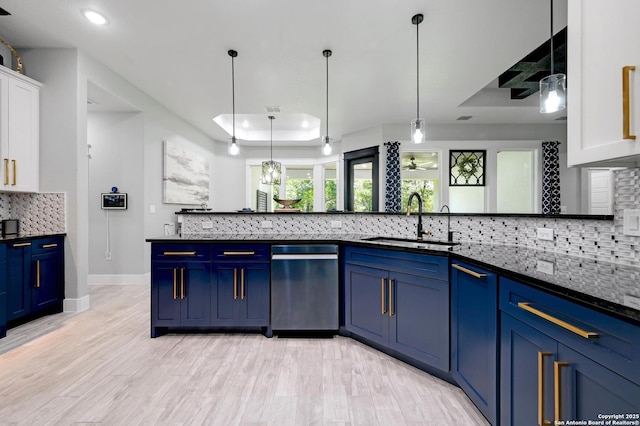 149 Chisum Ln, Vernia, TX 78121 - kitchen featuring a tray ceiling, dishwasher, a sink, blue cabinetry, and recessed lighting
