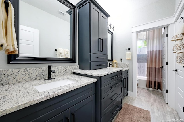 149 Chisum Ln, Vernia, TX 78121 - full bathroom featuring vanity, wood finished floors, toilet, and shower / bath combo with shower curtain