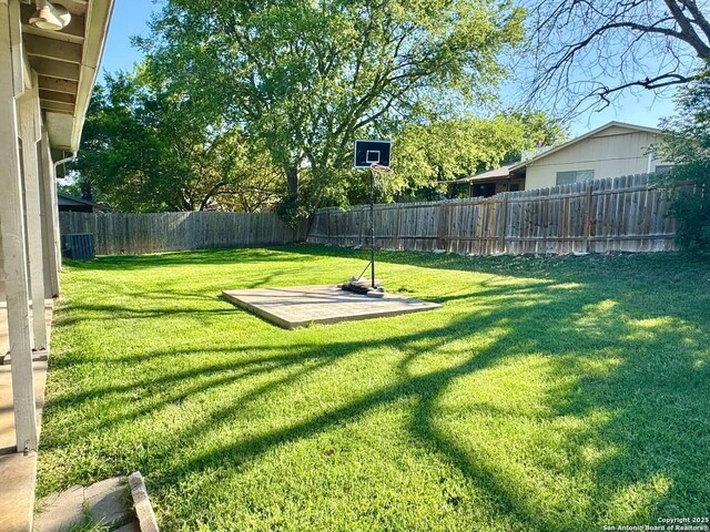 1303 Billings Dr, San Antonio, TX 78245 - view of yard