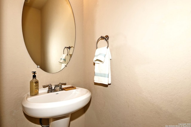 14402 Palomino Pl, San Antonio, TX 78254 - bathroom featuring a sink