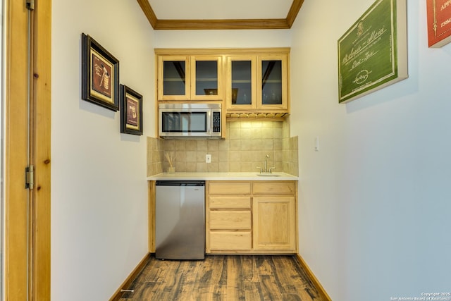 24005 Pedernales Canyon Trl, Spicewood, TX 78669 - indoor wet bar with stainless steel appliances, crown molding, tasteful backsplash, dark wood-style floors, and baseboards