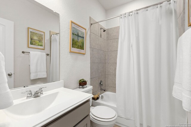 1527 Balcones Fault, New Braunfels, TX 78132 - full bathroom featuring toilet, shower / tub combo, and vanity