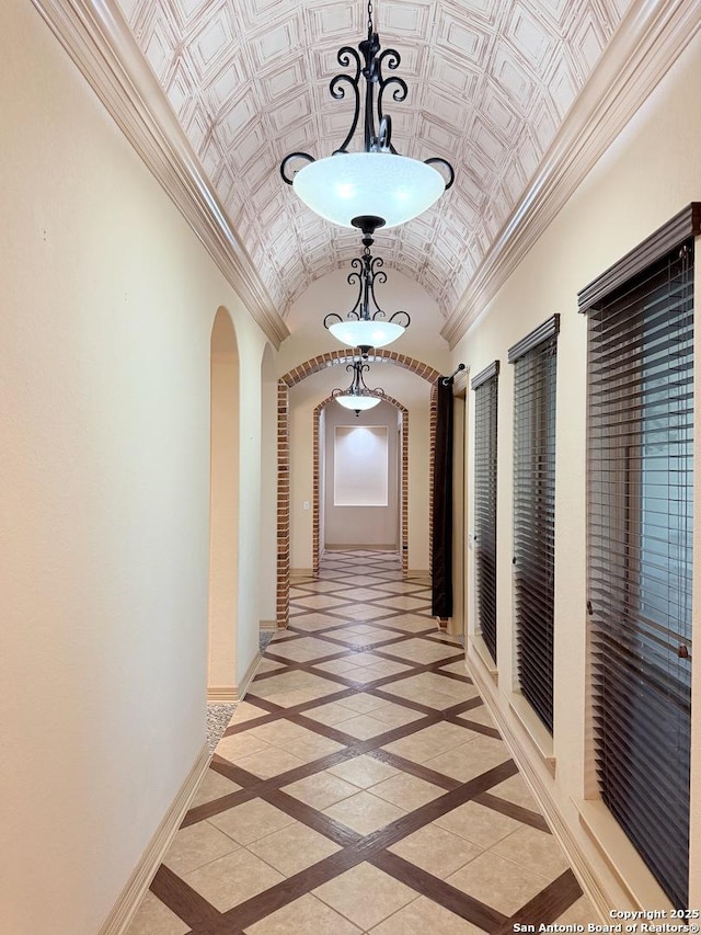 4419 Tapia, San Antonio, TX 78261 - corridor featuring arched walkways, baseboards, lofted ceiling, inlaid floor details, and crown molding