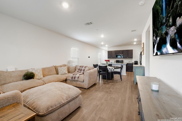 13915 Jasperoid, San Antonio, TX 78253 - living area featuring light wood-style floors and recessed lighting