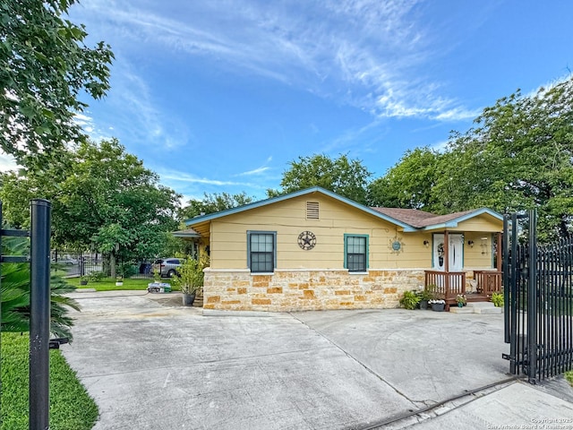 602 Hortencia Ave, San Antonio, TX 78237 - view of front of home featuring driveway, stone siding, and fence