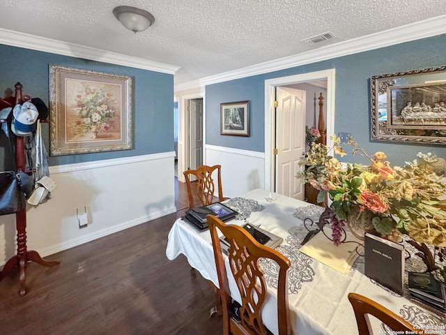 602 Hortencia Ave, San Antonio, TX 78237 - dining area with wood finished floors, a textured ceiling, crown molding, and wainscoting