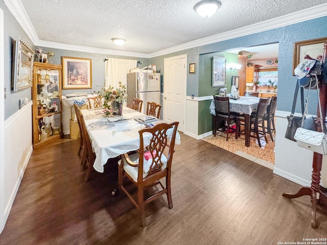 602 Hortencia Ave, San Antonio, TX 78237 - dining space with wood finished floors, a textured ceiling, ornamental molding, and baseboards