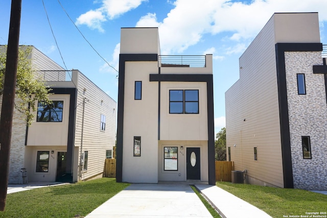 656 Canyon Cir, Canyon Lake, TX 78133 - contemporary house with stucco siding and central AC