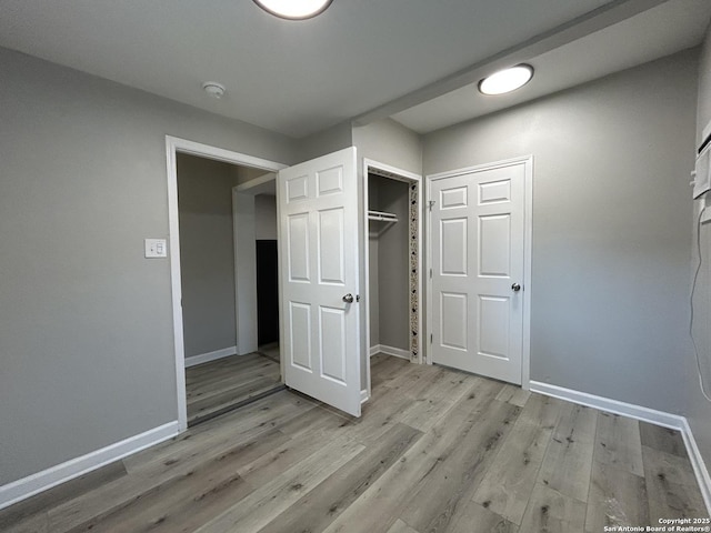 270 Oelkers, San Antonio, TX 78204 - unfurnished bedroom featuring light wood finished floors, baseboards, and a closet