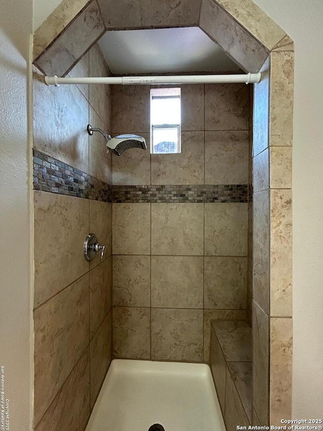 270 Oelkers, San Antonio, TX 78204 - bathroom with a stall shower