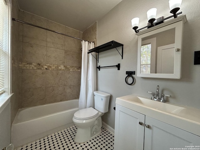 270 Oelkers, San Antonio, TX 78204 - bathroom featuring toilet, shower / tub combo, vanity, and baseboards
