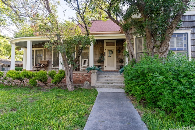 529 N High, Uvalde, TX 78801 - view of front of house with a porch