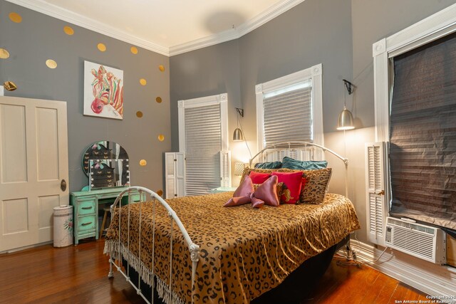 529 N High, Uvalde, TX 78801 - bedroom featuring hardwood / wood-style flooring, crown molding, and cooling unit