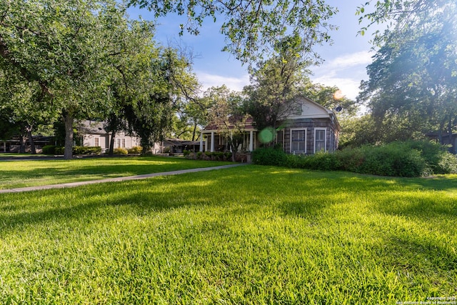 529 N High, Uvalde, TX 78801 - view of grassy yard