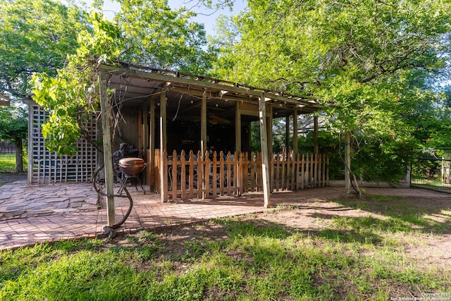 529 N High, Uvalde, TX 78801 - view of yard featuring fence