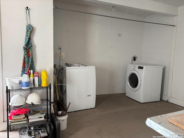 345 Westminster, San Antonio, TX 78228 - laundry area featuring independent washer and dryer