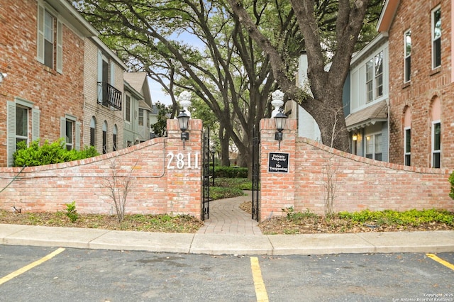 2811 Woodbury Unit 106, San Antonio, TX 78217 - view of gate