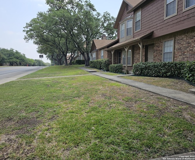 view of green lawn