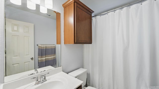 760 Guna, New Braunfels, TX 78130 - full bath with toilet, vanity, and a shower with shower curtain