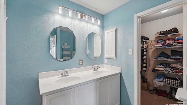 760 Guna, New Braunfels, TX 78130 - bathroom with double vanity and a walk in closet
