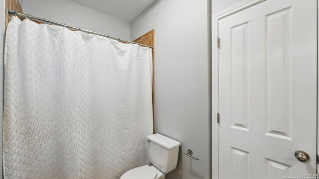 14534 Gunter Ave, San Antonio, TX 78254 - full bath with toilet and a shower with shower curtain