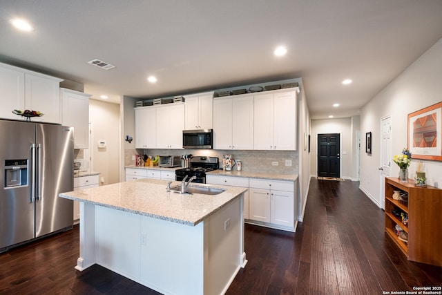 12530 Big Valley Crk, San Antonio, TX 78254 - kitchen featuring stainless steel appliances, a sink, backsplash, dark wood-style flooring, and recessed lighting
