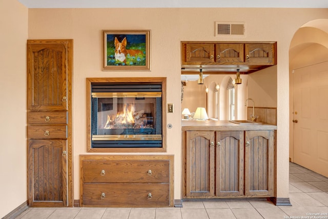 3619 Running Spgs, San Antonio, TX 78261 - detailed view of a sink, arched walkways, and a glass covered fireplace