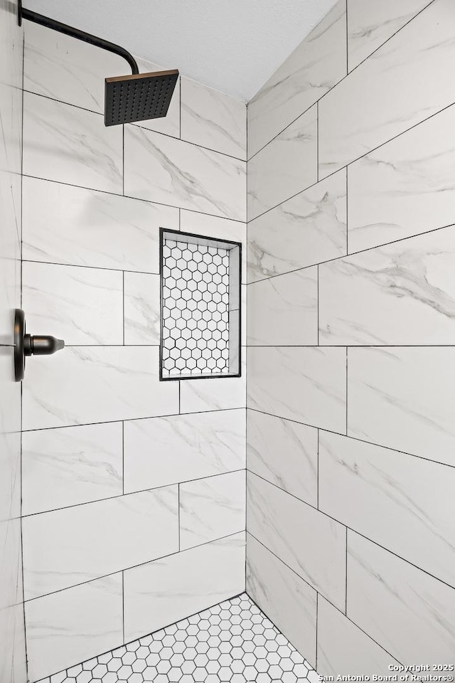 7626 Westfield, San Antonio, TX 78227 - bathroom featuring a tile shower