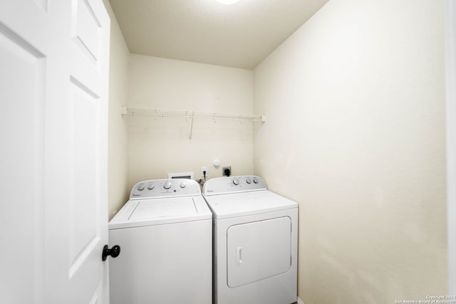 445 Auburn Park, Schertz, TX 78154 - laundry area featuring washer and clothes dryer