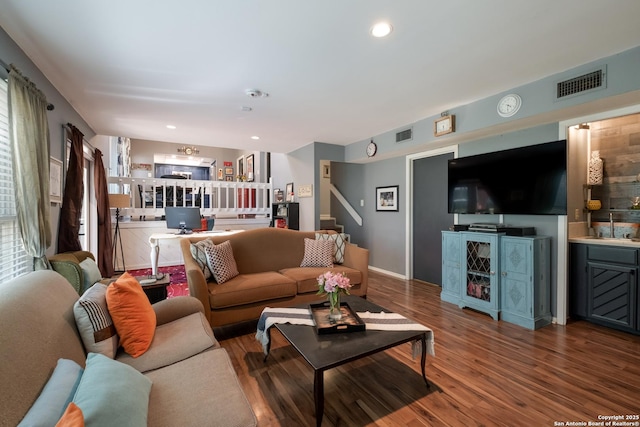 2930 Low Oak St, San Antonio, TX 78232 - living area with wood finished floors, bar area, and recessed lighting