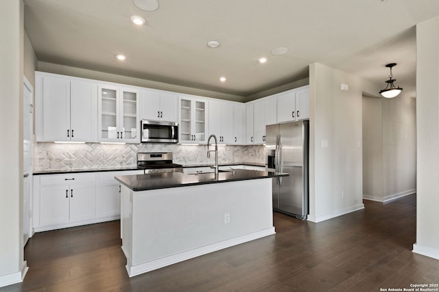 12414 Mineshaft, San Antonio, TX 78254 - kitchen featuring stainless steel appliances, a sink, dark countertops, tasteful backsplash, and recessed lighting