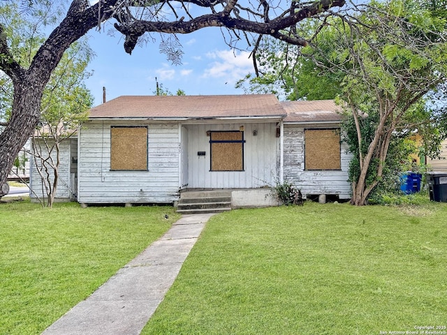 235 Notre Dame, San Antonio, TX 78228 - bungalow featuring a front yard