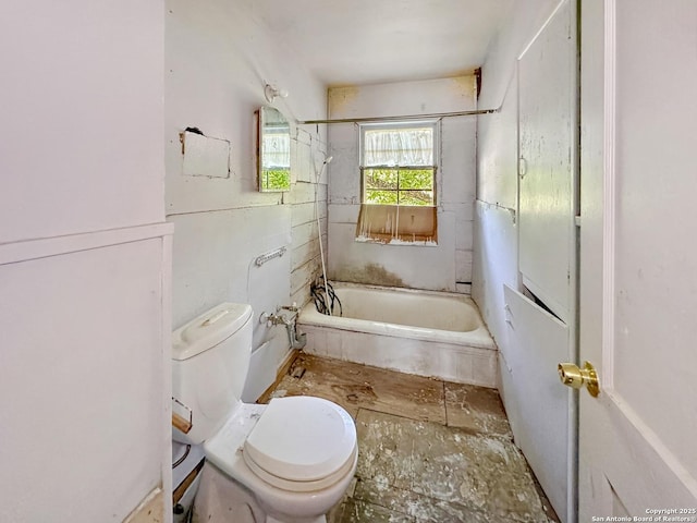 235 Notre Dame, San Antonio, TX 78228 - full bathroom featuring toilet and washtub / shower combination