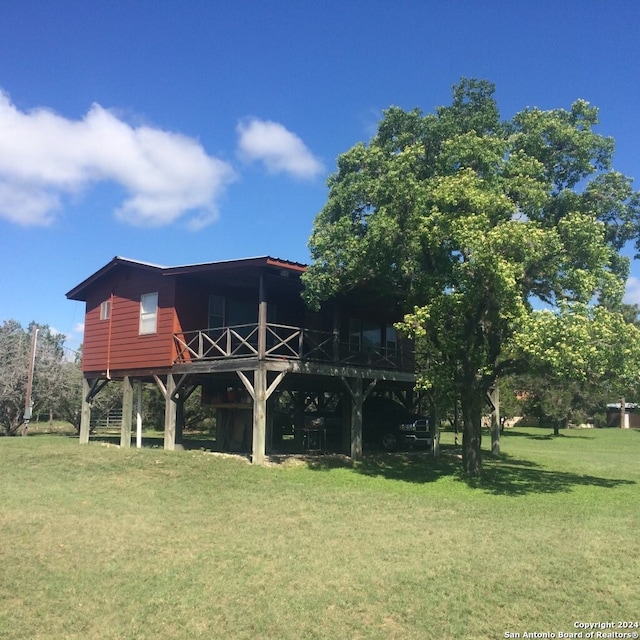 24 Weston Rd, Leakey, TX 78873 - rear view of property featuring a yard