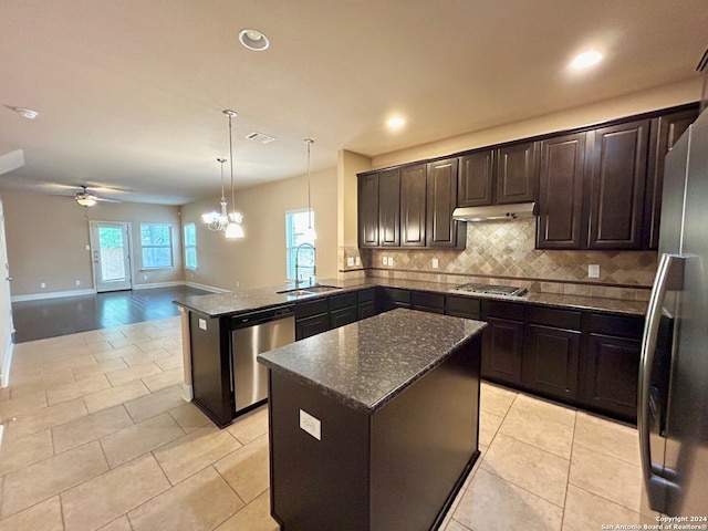 7622 Ruger Rnch, San Antonio, TX 78254 - kitchen featuring a sink, stainless steel appliances, recessed lighting, decorative backsplash, and a peninsula