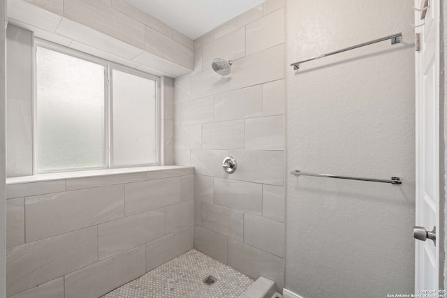6909 Quail Lk, San Antonio, TX 78244 - full bath with tiled shower
