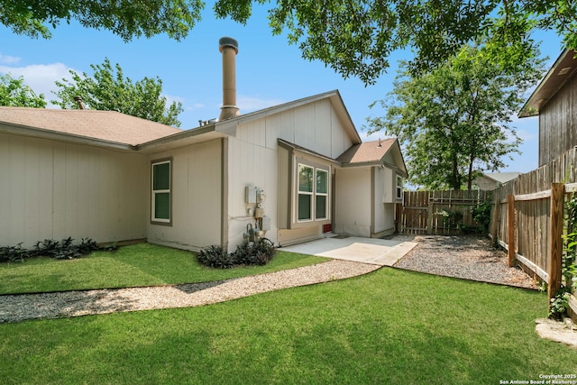 6909 Quail Lk, San Antonio, TX 78244 - rear view of property featuring a gate