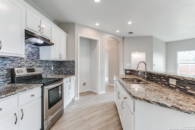 13508 Cranbrook, Live Oak, TX 78233 - kitchen featuring stainless steel electric stove, under cabinet range hood, a sink, decorative backsplash, and light wood-type flooring