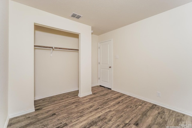527 Elley, Seguin, TX 78155 - unfurnished bedroom featuring wood finished floors, a closet, and baseboards