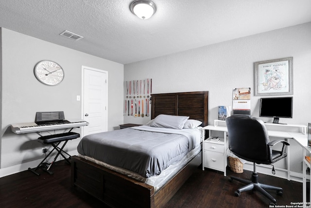 23534 Enchanted Bnd, San Antonio, TX 78260 - bedroom with wood finished floors, a desk, a textured ceiling, and baseboards